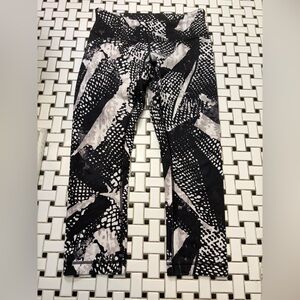 Lululemon Athletica Black and White Patterned Capris